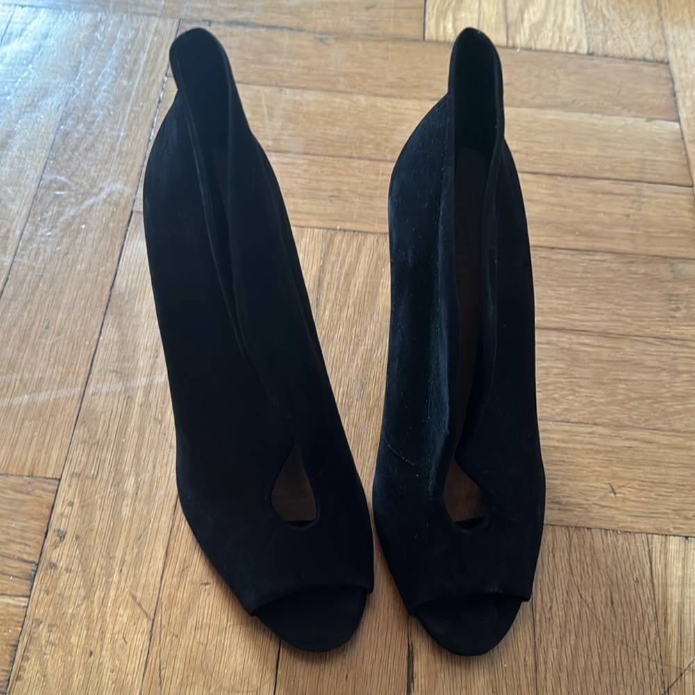 Schutz open toe high heeled black shoe